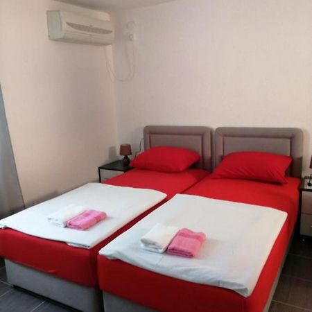 Sara Apartments Будва Стая снимка