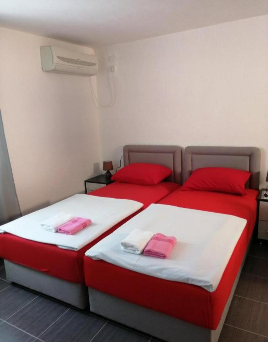 Sara Apartments Будва Стая снимка